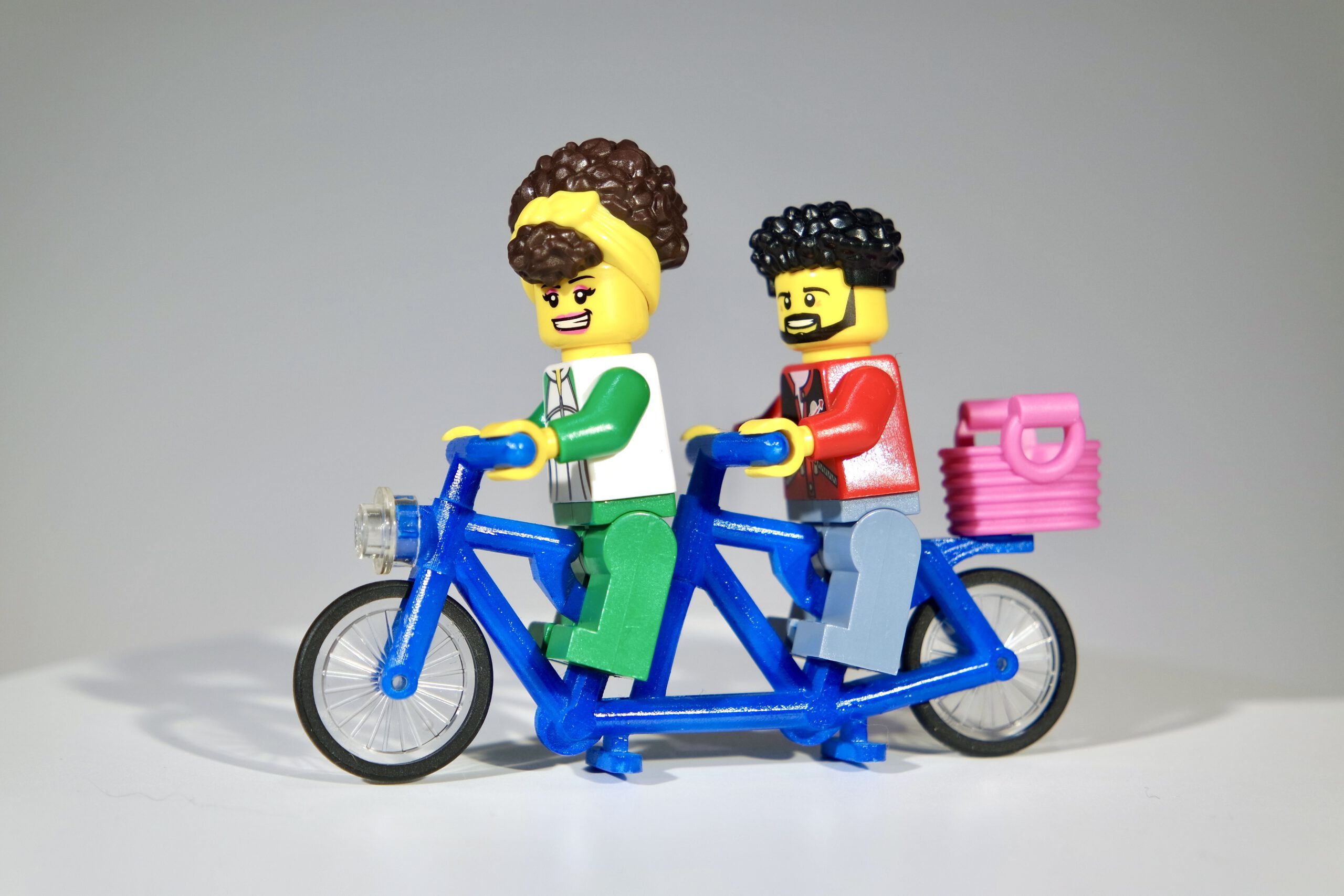 Stelletje op de tandem Gezellig op de tandem