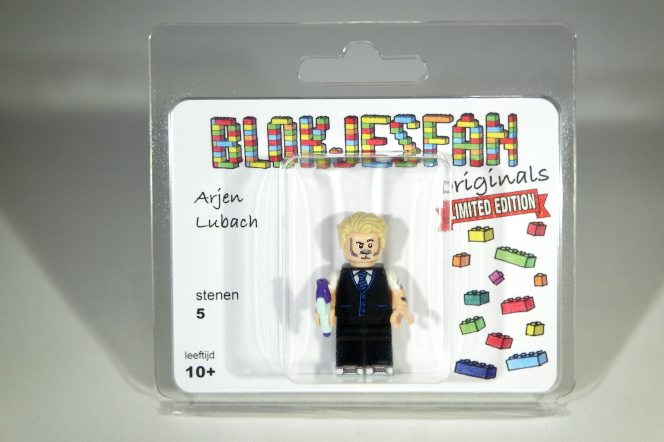 Arjen Lubach in verpakking