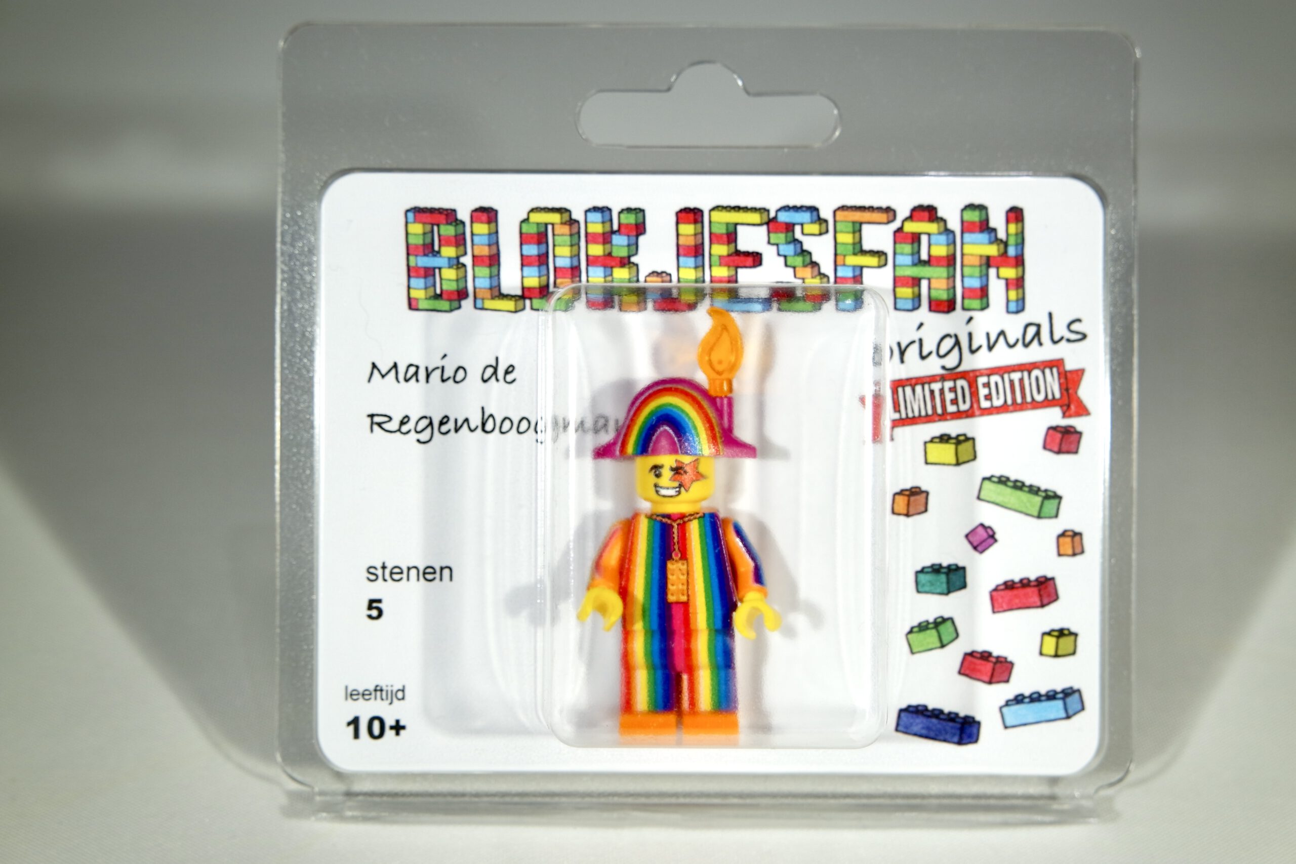 Mario de Regenboogman in verpakking